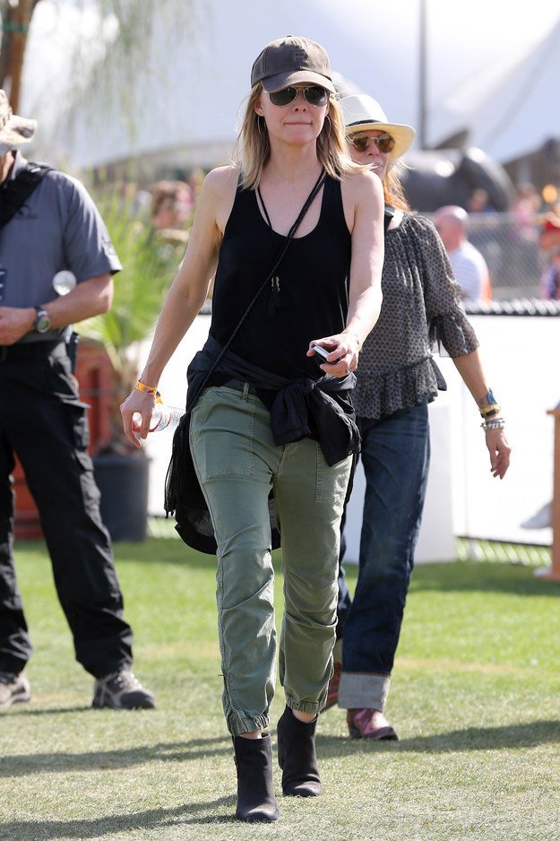 Διάσημες, όμορφες και πλούσιες έγιναν χίπισσες και ρόκαραν στην έρημο της Καλιφόρνια [εικόνες]  | iefimerida.gr 15