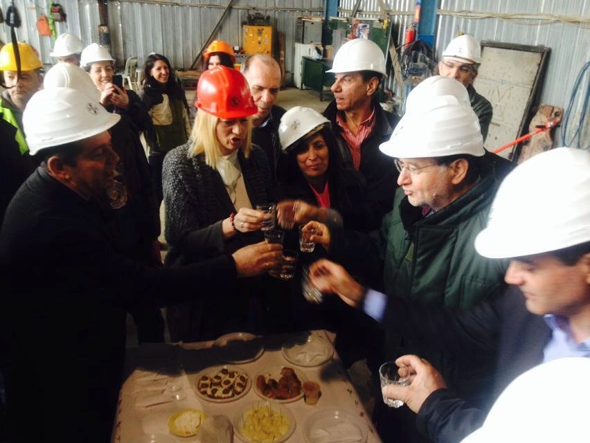 Τσίπουρο και τοπικοί μεζέδες για Λαφαζάνη και Ραχήλ Μακρή [εικόνες]   | iefimerida.gr 2