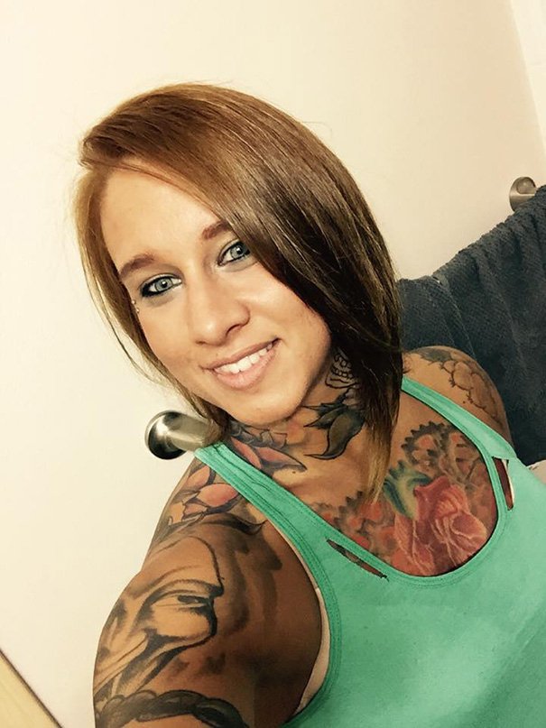 Η αμαζόνα βετεράνος του Αφγανιστάν που κυνηγά λαθροθήρες – Ομορφη και βαριά οπλισμένη [εικόνες] | iefimerida.gr 9