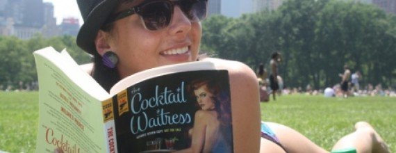 Η τόπλες λογοτεχνική λέσχη μοντέλων που κάνει «κατάληψη» στο Central Park [εικόνες]  | iefimerida.gr 2