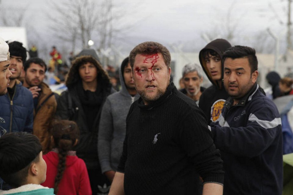 Εικόνες εξαθλίωσης στην Ειδομένη: Ξύλο μεταξύ προσφύγων, μητέρες βράζουν γρασίδι για να ταΐσουν τα παιδιά τους [εικόνες] | iefimerida.gr 5