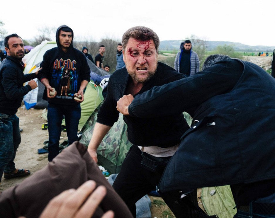 Εικόνες εξαθλίωσης στην Ειδομένη: Ξύλο μεταξύ προσφύγων, μητέρες βράζουν γρασίδι για να ταΐσουν τα παιδιά τους [εικόνες] | iefimerida.gr 7