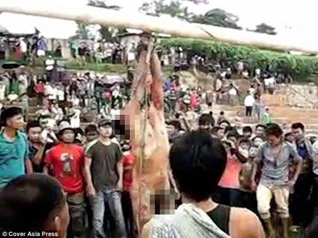 Ινδία: Λίντσαραν βιαστή 11χρονης [σκληρές εικόνες & βίντεο] | iefimerida.gr 2