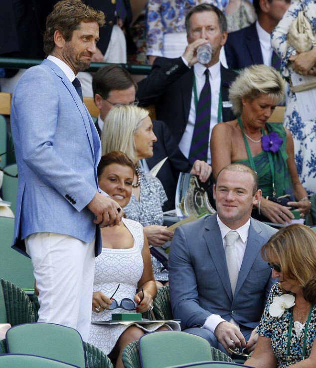 O Mπράντλεϊ Κούπερ και ο Τζέραρντ Μπάτλερ «χαριεντίζονται» στα επίσημα του Ουίμπλεντον [εικόνες] | iefimerida.gr 0