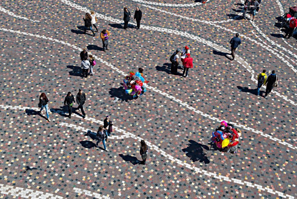 «Ανθρωποι στην πόλη»: Οι Αθηναίοι φωτογραφίζονται στην πραγματική τους ζωή και σοκάρουν [εικόνες] | iefimerida.gr 5