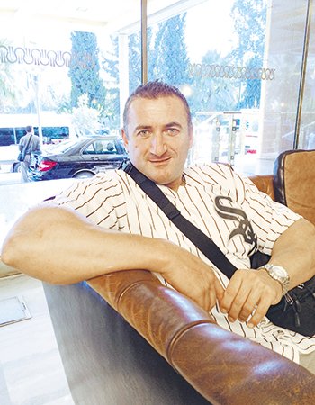 Τριαντάφυλλος Μαραγγός, ο «αγαθός» bodybuilder που είναι φρουρός στην Αρχιεπισκοπή [εικόνες]  | iefimerida.gr 0