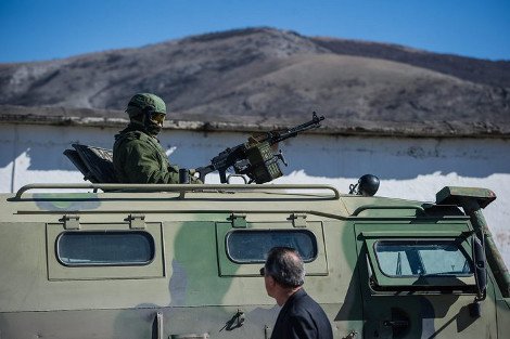 Πώς κατέγραψε ο φωτογραφικός φακός την απόβαση των Ρώσων στην Κριμαία [εικόνες] | iefimerida.gr 2
