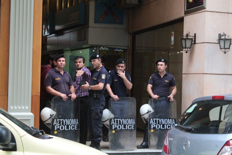 «Ντου» του Ρουβίκωνα σε γραφείο του υπουργείου Μεταφορών -Ζητούν τζάμπα μετακινήσεις [εικόνες] | iefimerida.gr 2