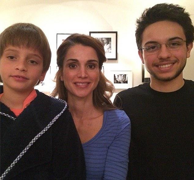 Βασίλισσα Ράνια: Είμαι μία μαμά με την πιο τέλεια δουλειά -Η απλή καθημερινότητα μίας γαλαζοαίματης [εικόνες] | iefimerida.gr 4