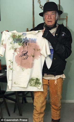 Fashion icon ετών 70- Ο πιο τρέντι συνταξιούχος ντύνεται με εκκεντρικά σύνολα και προκαλεί [εικόνες] | iefimerida.gr 0