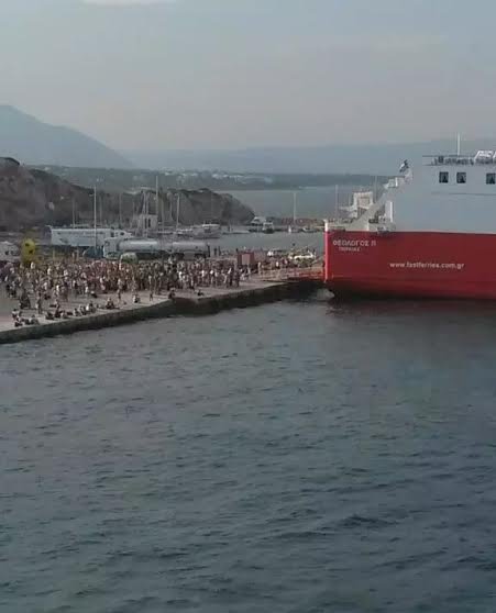 Κακόγουστη φάρσα το τηλεφώνημα για βόμβα σε πλοίο στη Ραφήνα [εικόνες]   | iefimerida.gr 2