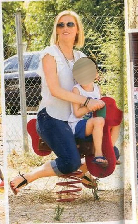 Η Ραχήλ Μακρή κάνει τσουλήθρα σε παιδική χαρά [εικόνες] | iefimerida.gr 3