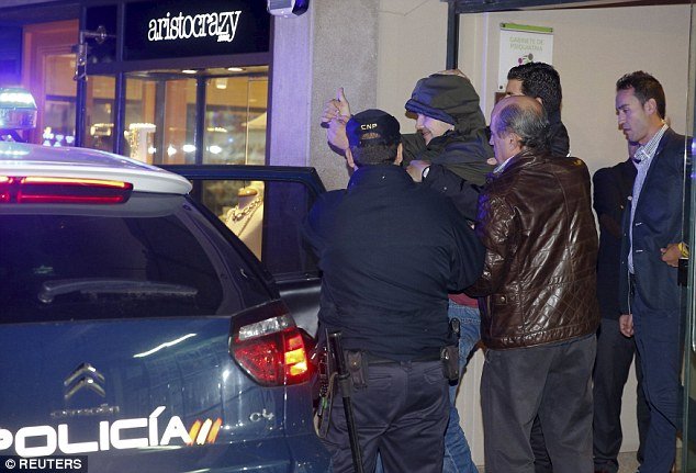 Ποιος είναι ο νεαρός που χτύπησε τον Ραχόι [εικόνα & βίντεο] | iefimerida.gr 0