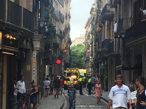 Τρόμος στη Βαρκελώνη -Μασκοφόροι άνοιξαν πυρ σε ξενοδοχείο στη Ράμπλα [εικόνες] | iefimerida.gr 3
