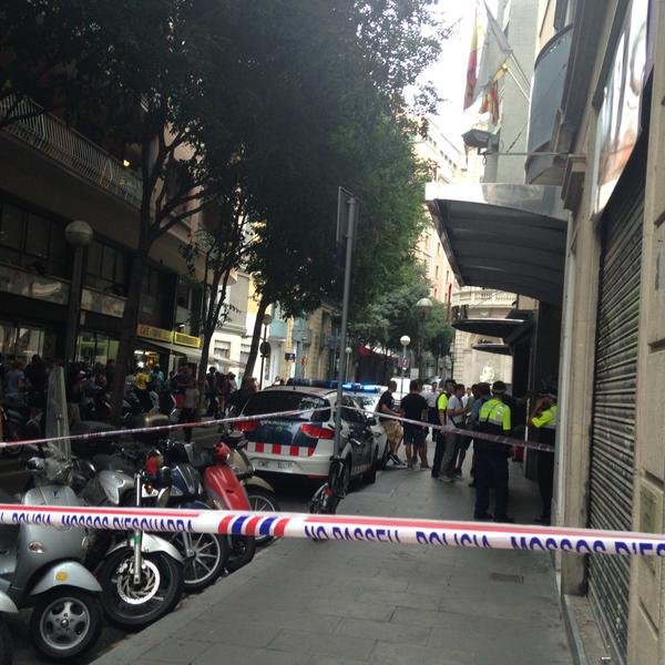 Τρόμος στη Βαρκελώνη -Μασκοφόροι άνοιξαν πυρ σε ξενοδοχείο στη Ράμπλα [εικόνες] | iefimerida.gr 4