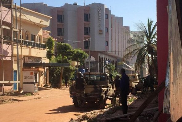 Εισβολή τζιχαντιστών σε ξενοδοχείο στο Μάλι της Αφρικής - Τρεις νεκροί [εικόνες] | iefimerida.gr 1