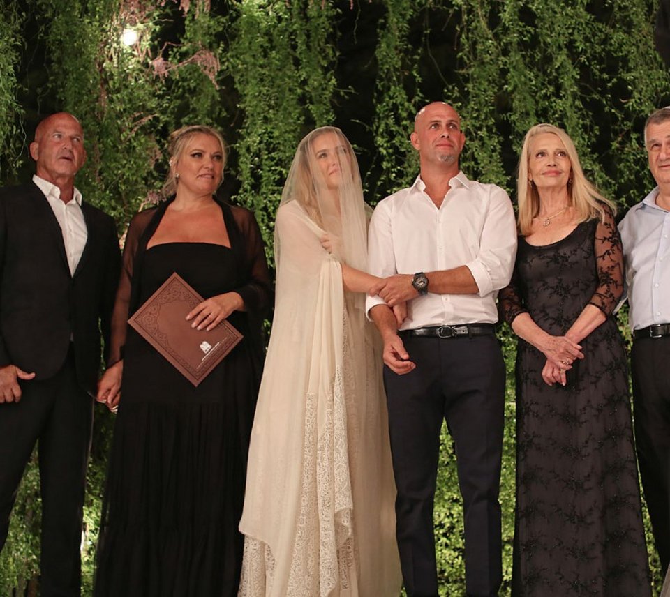 Το άλμπουμ γάμου της Μπαρ Ραφαέλι -Οταν πέταξε το boho νυφικό για να βάλει το σέξι φόρεμα με το θανατηφόρο σκίσιμο [εικόνες]  | iefimerida.gr 9