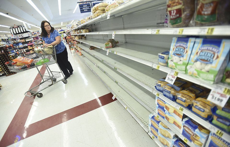 Απίστευτες εικόνες: Εκατομμύρια κάτοικοι της Φλόριντα εγκαταλείπουν την πολιτεία λόγω του τυφώνα Μάθιου [εικόνες] | iefimerida.gr 2