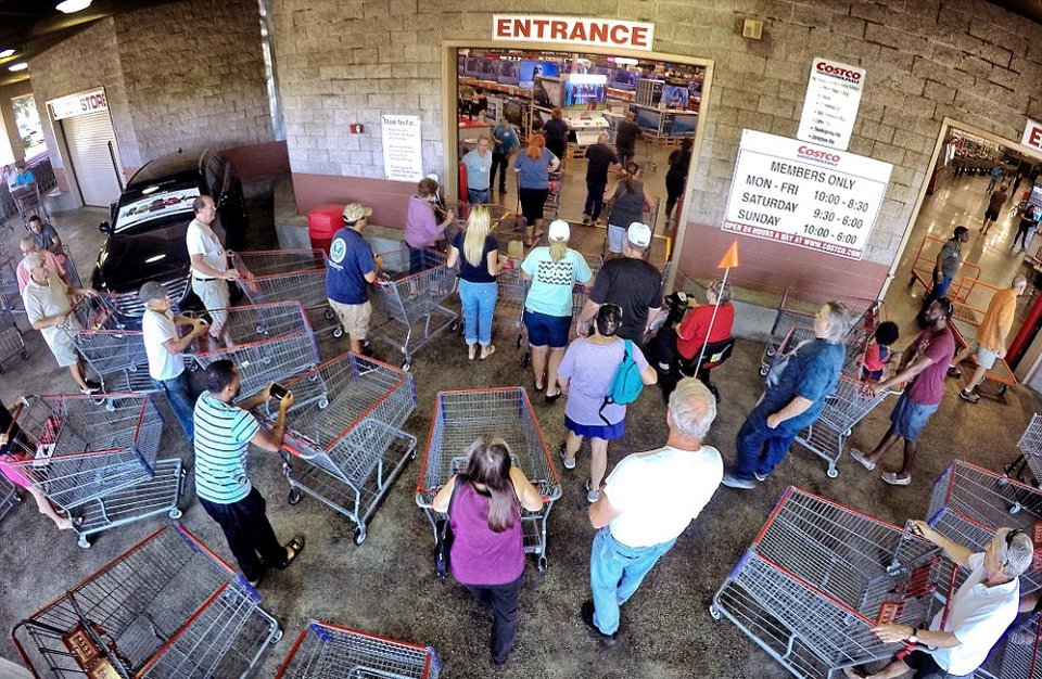 Απίστευτες εικόνες: Εκατομμύρια κάτοικοι της Φλόριντα εγκαταλείπουν την πολιτεία λόγω του τυφώνα Μάθιου [εικόνες] | iefimerida.gr 1