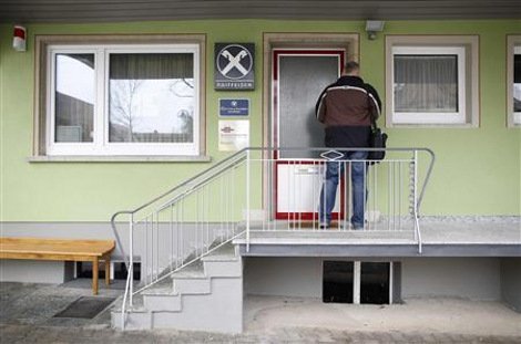 Ποια είναι η τράπεζα που λειτουργεί με μόνο ένα υπάλληλο [εικόνες] | iefimerida.gr 1