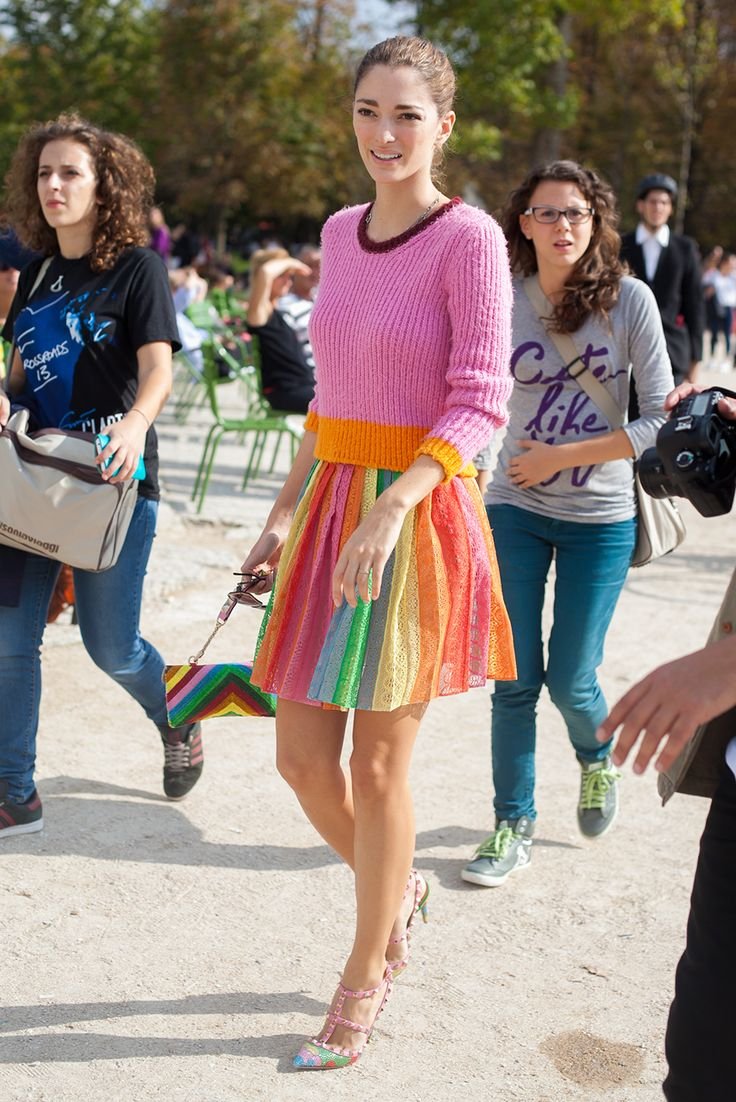 Rainbow style  -Πώς οι «ψαγμένες» γυναίκες με γούστο φορούν όλα τα χρώματα μαζί  [εικόνες] | iefimerida.gr 2