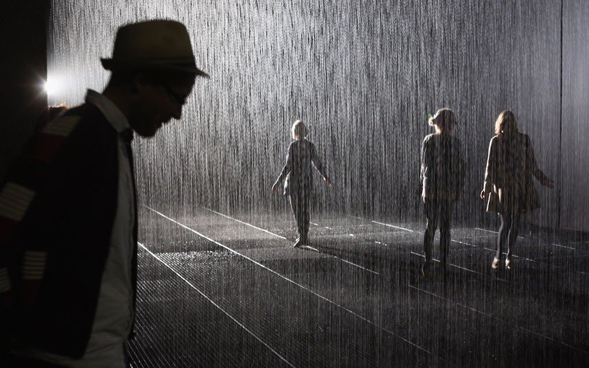 Rain room: Όταν η βροχή γίνεται έργο τέχνης [εικόνες] | iefimerida.gr 2