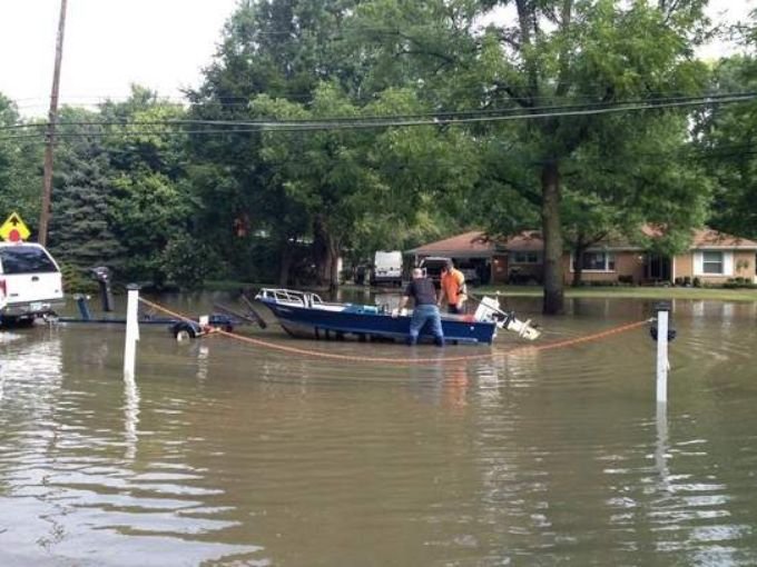 Χάος στο Ντιτρόιτ από καταρρακτώδεις βροχές -Το... ρέμα πήρε 1.000 αυτοκίνητα [εικόνες] | iefimerida.gr 5
