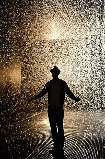 Rain room: Όταν η βροχή γίνεται έργο τέχνης [εικόνες] | iefimerida.gr 6