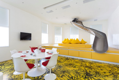 Πώς ένα ρετρό σπίτι μετατράπηκε στην πιο ντιζαϊνάτη κατοικία της Γης: Εντονα χρώματα, καταπακτές και απίθανες σκάλες [εικόνες] | iefimerida.gr 0