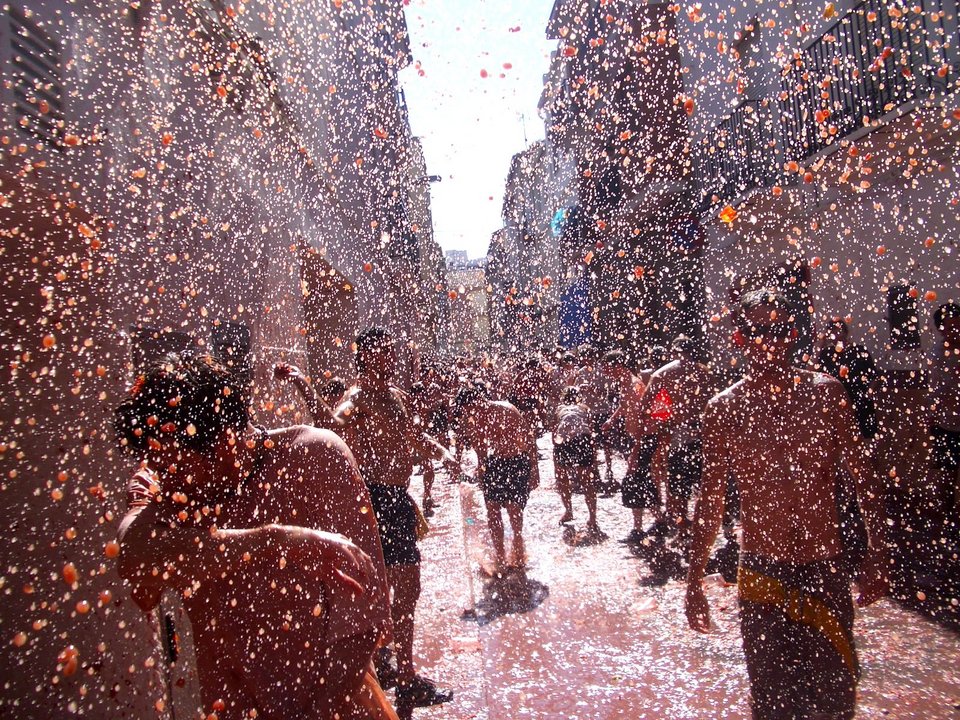 La Tomatina: Ο μεγαλύτερος ντοματοπόλεμος στον κόσμο ξεπέρασε φέτος κάθε προηγούμενο [εικόνες]   | iefimerida.gr 0