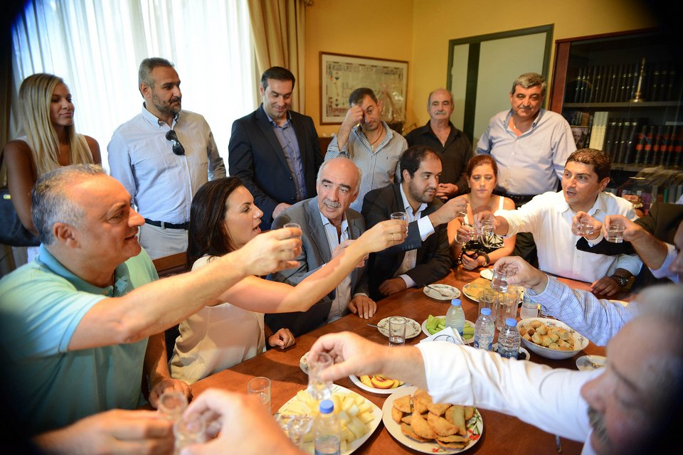 Οι ρακές του Βαγγέλη Μεϊμαράκη στην Κρήτη [εικόνες] | iefimerida.gr 0