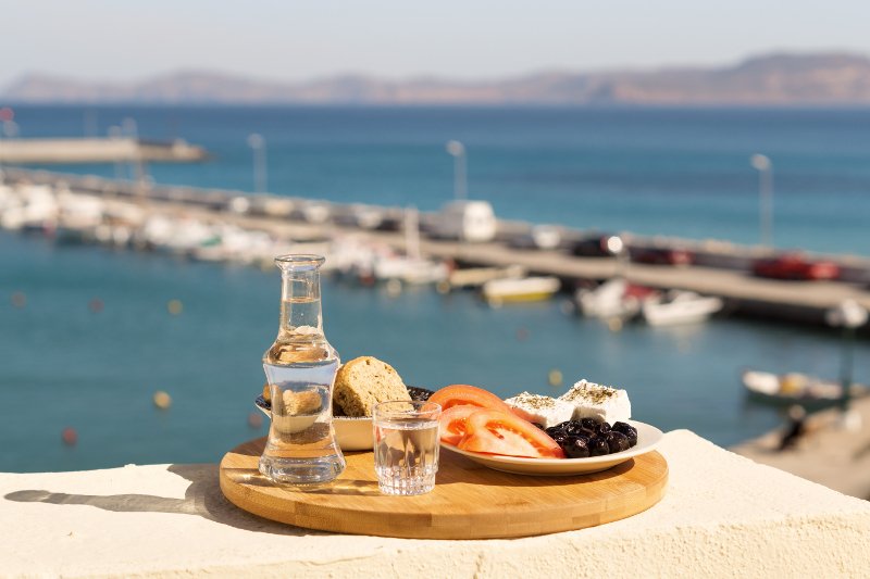 Κόκορα ή μπουρέκια; Τι τρώνε σε διάφορες γωνιές της Ελλάδας τον Δεκαπενταύγουστο | iefimerida.gr 0