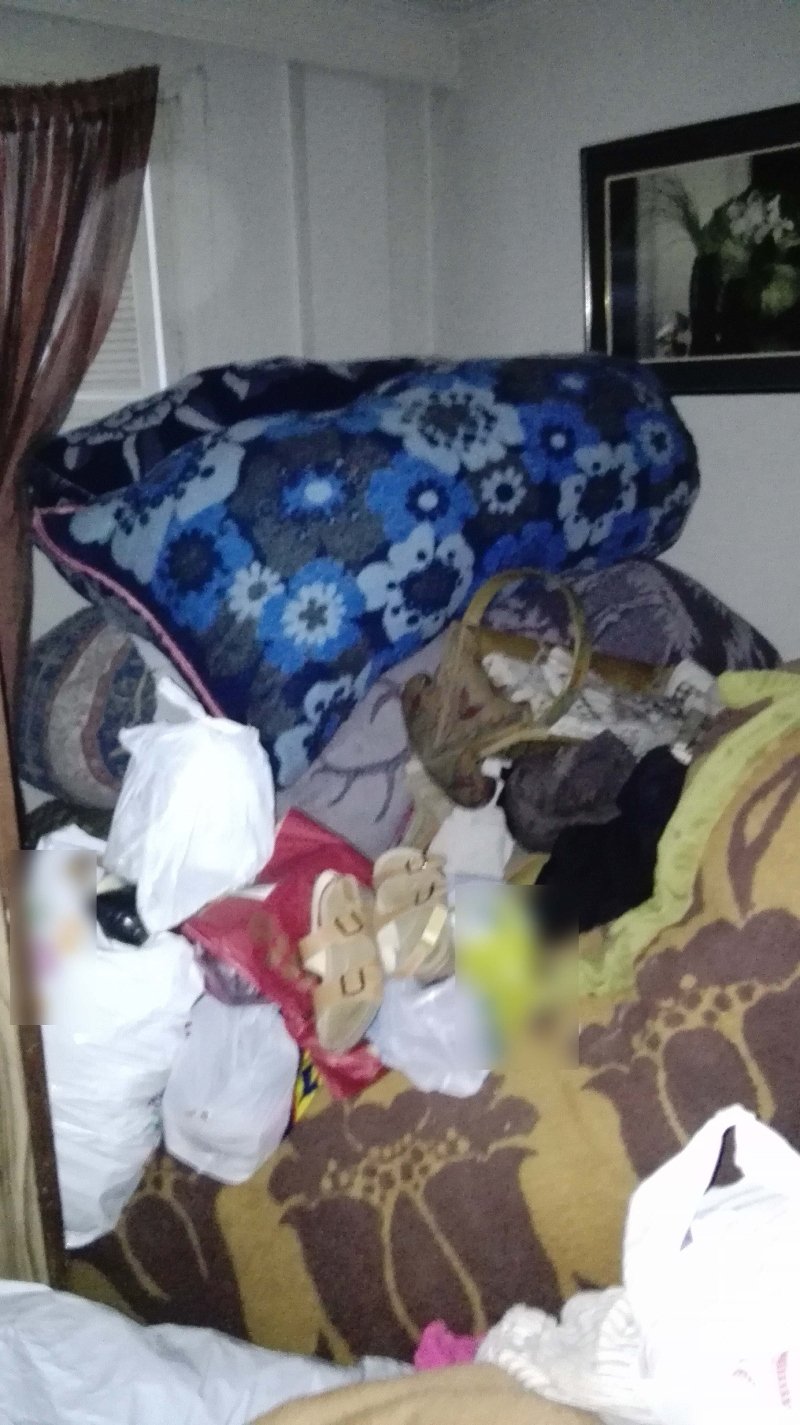 Θεσσαλονίκη: Είχαν στο σπίτι τους 4 τόνους σκουπίδια -Τους συνέλαβε η αστυνομία [εικόνες] | iefimerida.gr 0