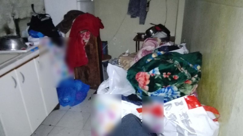 Θεσσαλονίκη: Είχαν στο σπίτι τους 4 τόνους σκουπίδια -Τους συνέλαβε η αστυνομία [εικόνες] | iefimerida.gr 1