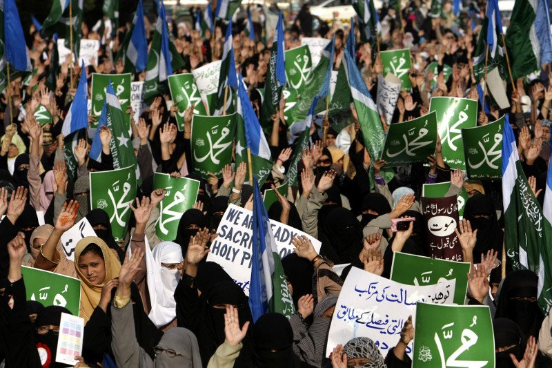 Οπαδοί του θρησκευτικού κόμματος Jamat-i-Islami διαδηλώνουν στο Καράτσι στις 9 Δεκεμβρίου 2010 ζητώντας την εκτέλεση της Άσια Μπίμπι (Φωτογραφία αρχείου: ΑΡ)