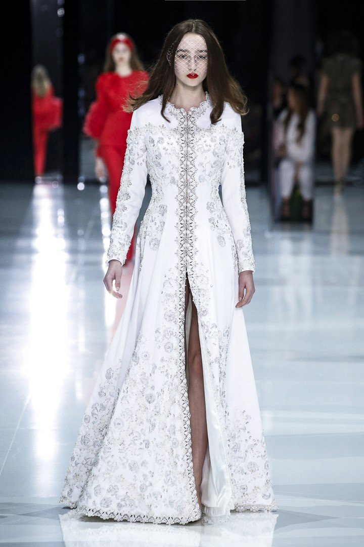 Αποκαλύφθηκε: Χειροποίητο νυφικό του βρετανικού οίκου Ralph & Russo, αξίας 113.000 ευρώ θα φορέσει η Μέγκαν Μαρκλ [εικόνες] | iefimerida.gr 10