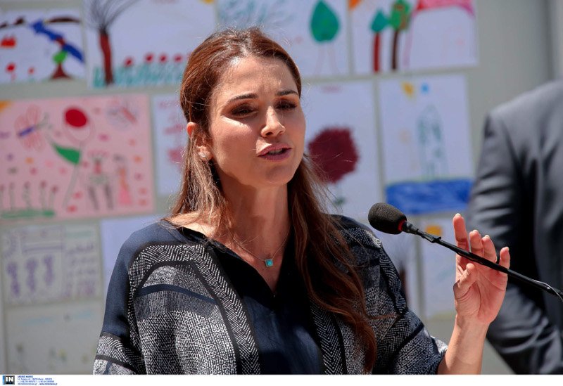 Στη Λέσβο η βασίλισσα Ράνια της Ιορδανίας -Η συνάντησή της με τους πρόσφυγες στο Καρά Τεπέ [εικόνες] | iefimerida.gr 10