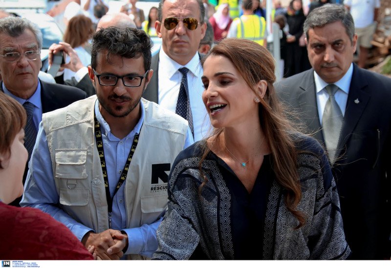 Στη Λέσβο η βασίλισσα Ράνια της Ιορδανίας -Η συνάντησή της με τους πρόσφυγες στο Καρά Τεπέ [εικόνες] | iefimerida.gr 14