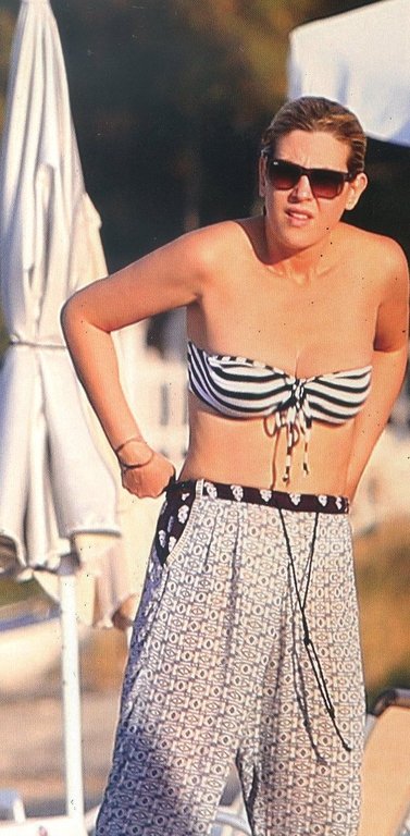 Η Ράνια Θρασκιά με νέο κορμί και το μπικίνι της στην παραλία [εικόνες] | iefimerida.gr 1