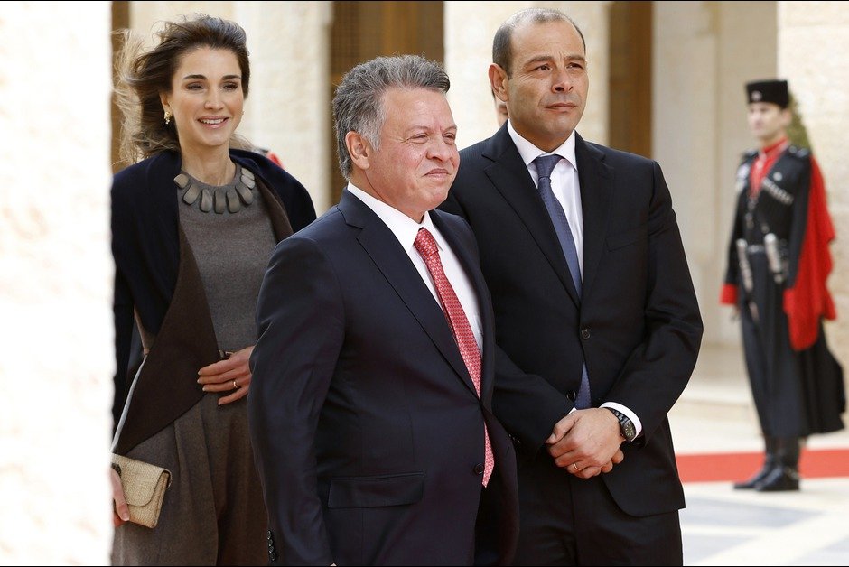 Οταν ο άνεμος σηκώνει τη φούστα της βασίλισσας Ράνια και ο πλανήτης μένει άφωνος [εικόνες] | iefimerida.gr 2