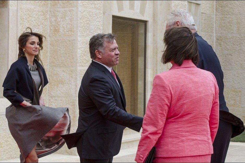 Οταν ο άνεμος σηκώνει τη φούστα της βασίλισσας Ράνια και ο πλανήτης μένει άφωνος [εικόνες] | iefimerida.gr 5