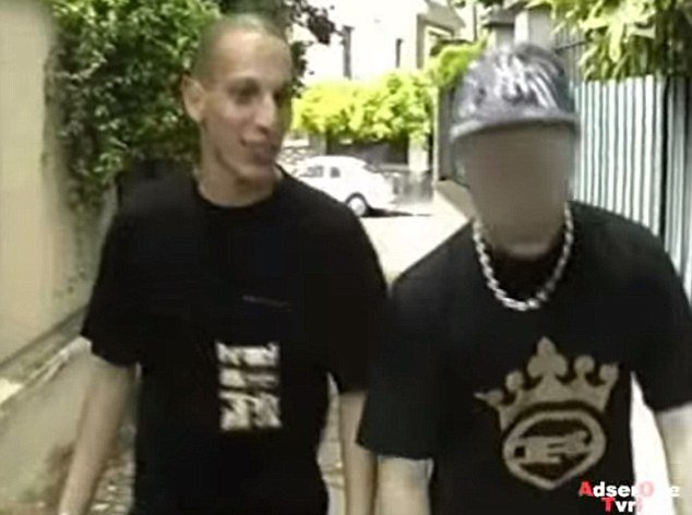 Το προφίλ των δύο δολοφόνων - Ενταγμένοι σε συμμορίες, βουτηγμένοι στα ναρκωτικά και εκπαιδευμένοι από την Αλ Κάιντα στην Υεμένη [εικόνες] | iefimerida.gr 0