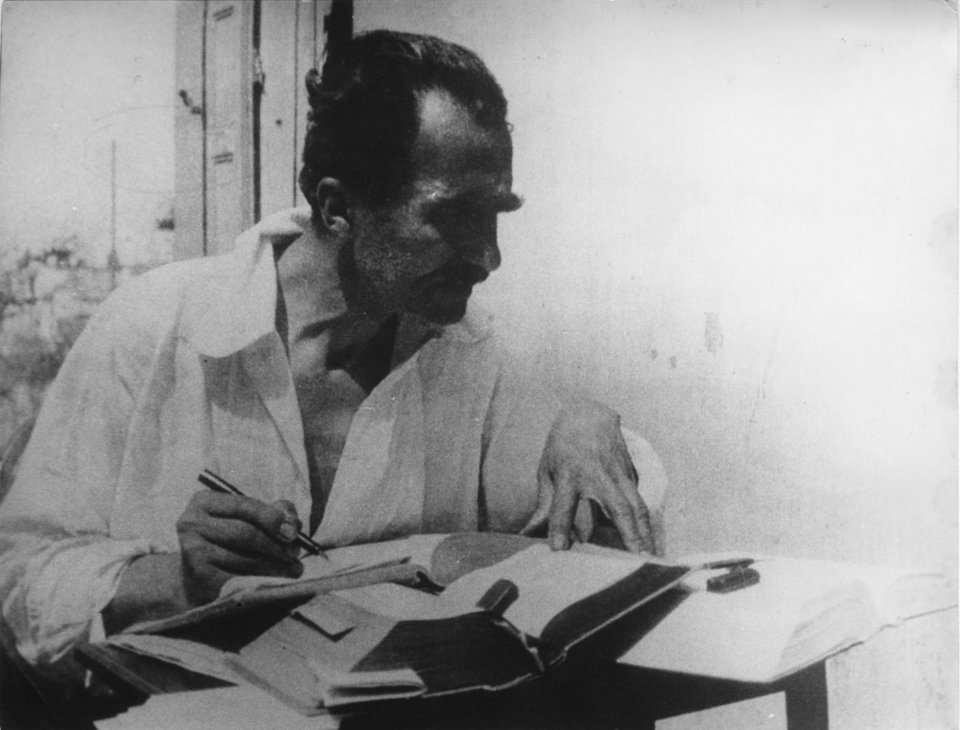 Το Μουσείο Μαρμαροτεχνίας Τήνου συνδυάζει τον Καζαντζάκη με τον Ομηρο [εικόνες]  | iefimerida.gr 3