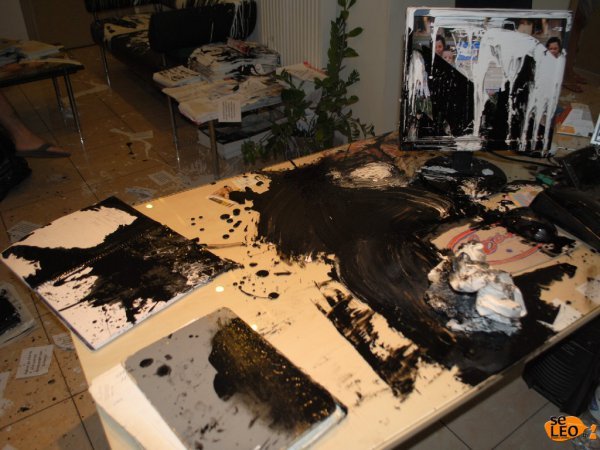 Διέλυσαν το πολιτικό γραφείο της Ελενας Ράπτη -Πέταξαν μπογιές σε υπολογιστές, τοίχους και καναπέδες [εικόνες] | iefimerida.gr 0