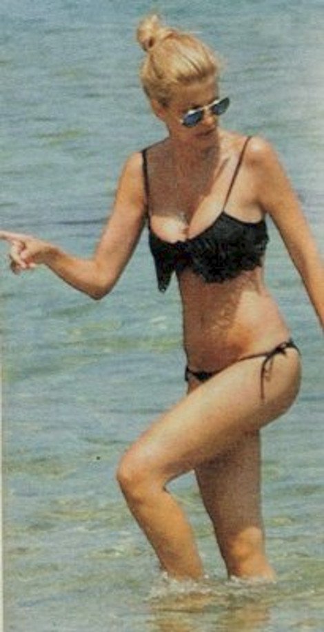 Καλοκαιρινές βουτιές για την Ελενα Ράπτη στη Χαλκιδική [εικόνες] | iefimerida.gr 0