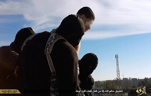 Νέα κτηνωδία από την ISIS: Τζιχαντιστές πετούν από ταράτσα κτιρίου ομοφυλόφιλο [εικόνες] | iefimerida.gr 0