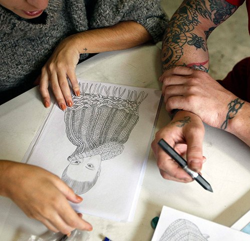 Μία καλή, μία ανάποδη – Γιατί δολοφόνοι και επικίνδυνοι κακοποιοί άρχισαν να πλέκουν [εικόνες] | iefimerida.gr 6