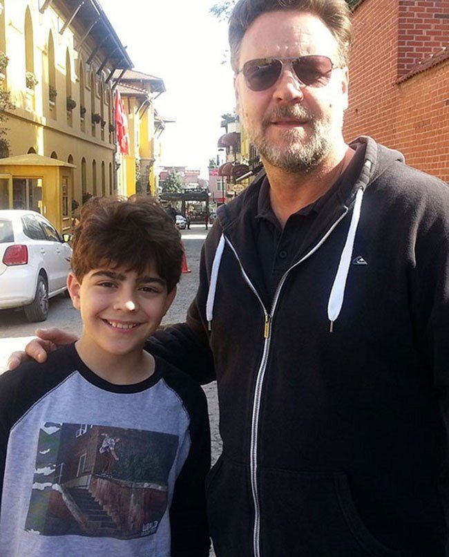 Το 11χρονο Ελληνόπουλο που θα παίξει στο πλευρό του Ράσελ Κρόου[Εικόνες] | iefimerida.gr 0