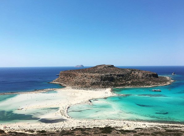 Η Εμιλι Ραταϊκόφσκι με σέξι μπικίνι στην Κρήτη [εικόνες] | iefimerida.gr 0