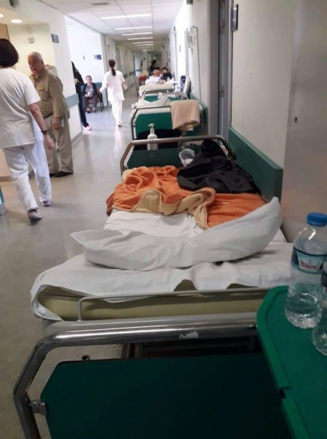 Ράντζα στους διαδρόμους του νοσοκομείου